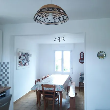 Maison Familiale Avec 9 Couchages Entre La Normandie Et La Bretagne Proche Du Mt St-michel * Saint-James